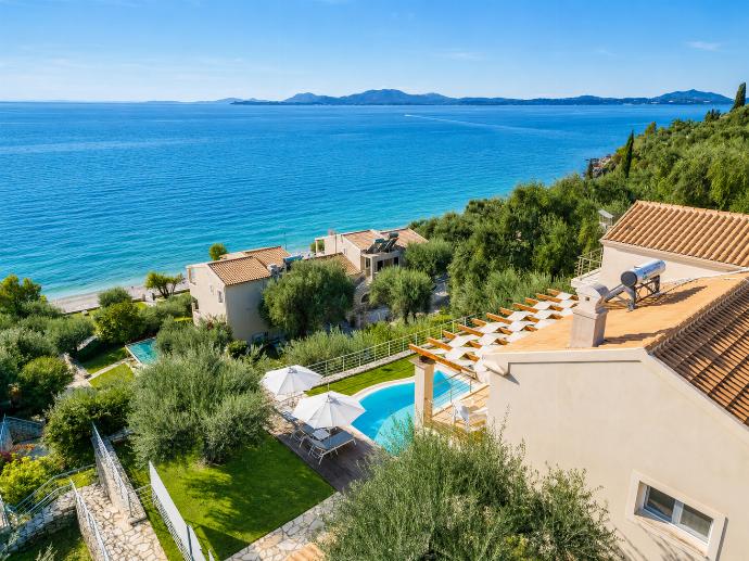 Aerial view showing location of villa . - Villa Penelope . (Photo Gallery) }}