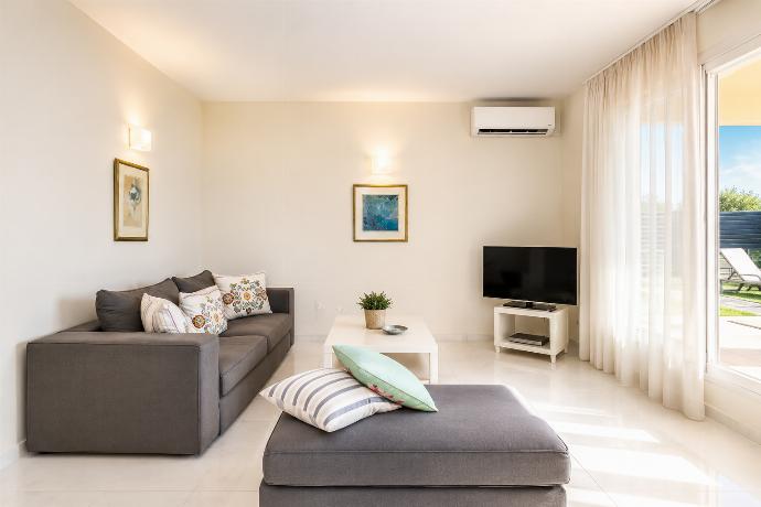 Living room with sofas, A/C, WiFi internet, and satellite TV . - Villa Penelope . (Photo Gallery) }}