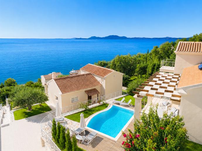  . - Villa Odysseus . (Photo Gallery) }}