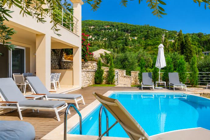  . - Villa Odysseus . (Photo Gallery) }}