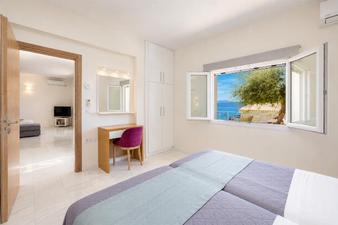  . - Villa Odysseus . (Photo Gallery) }}