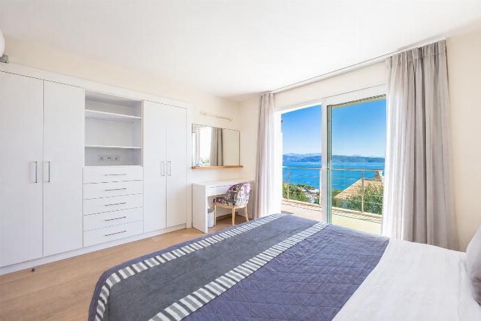  . - Villa Odysseus . (Photo Gallery) }}