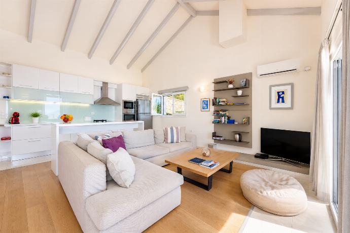  . - Villa Odysseus . (Photo Gallery) }}