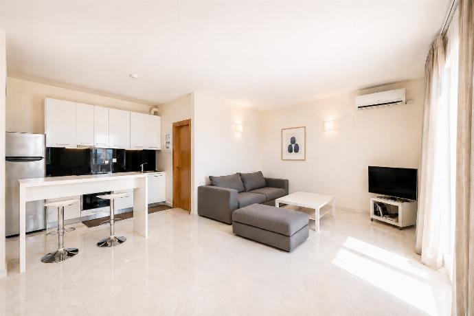  . - Villa Odysseus . (Photo Gallery) }}