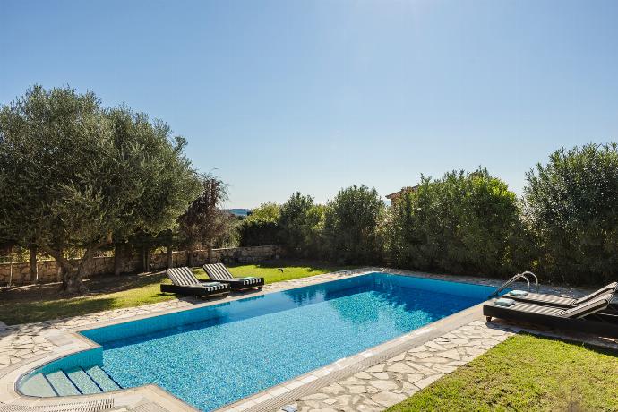  . - Ilios Kefalonia . (Photo Gallery) }}