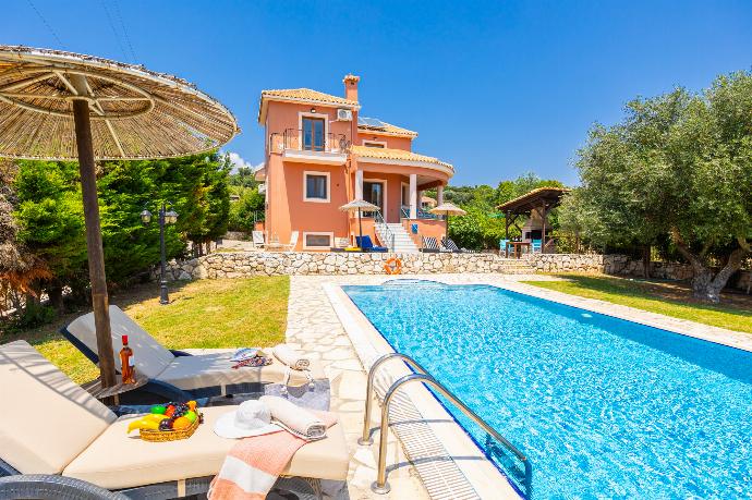  . - Ilios Kefalonia . (Photo Gallery) }}
