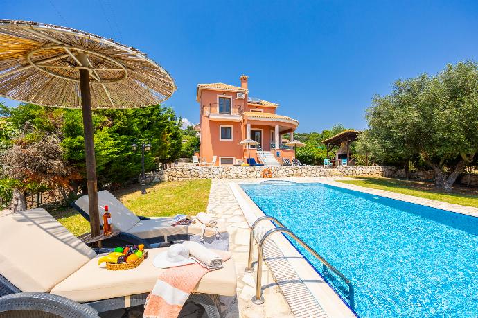  . - Ilios Kefalonia . (Photo Gallery) }}