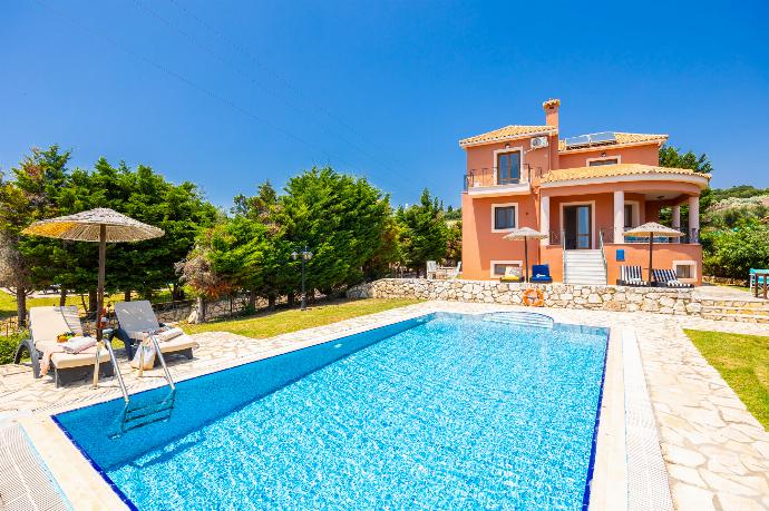  . - Ilios Kefalonia . (Photo Gallery) }}