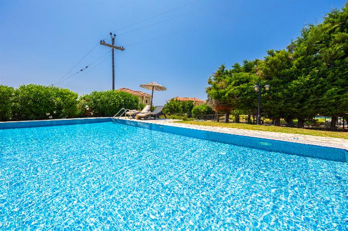  . - Ilios Kefalonia . (Photo Gallery) }}