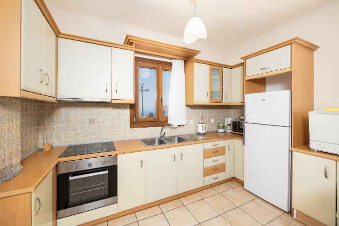 Equipped kitchen . - Ilios Kefalonia . (Photo Gallery) }}