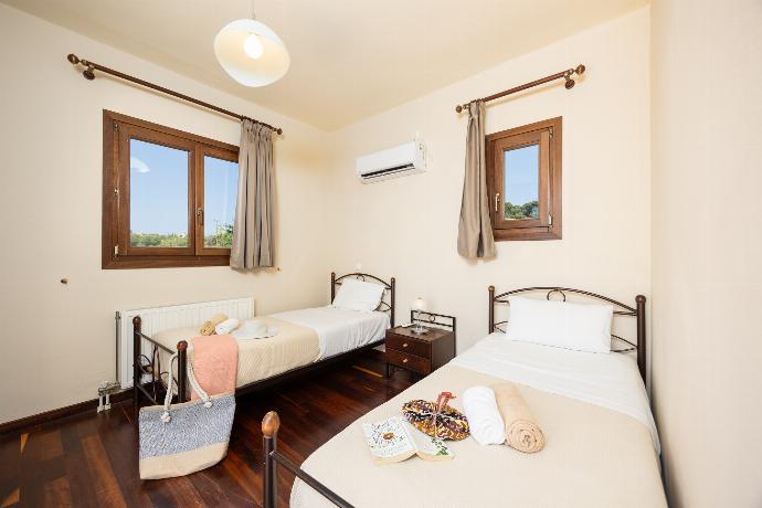 Twin bedroom with en suite bathroom and A/C . - Ionian Blue . (Photo Gallery) }}