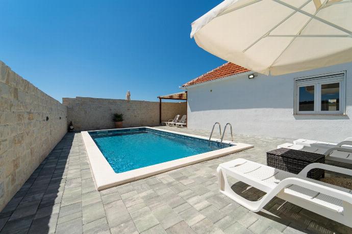  . - Villa Iva . (Photo Gallery) }}