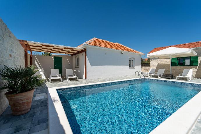  . - Villa Iva . (Photo Gallery) }}