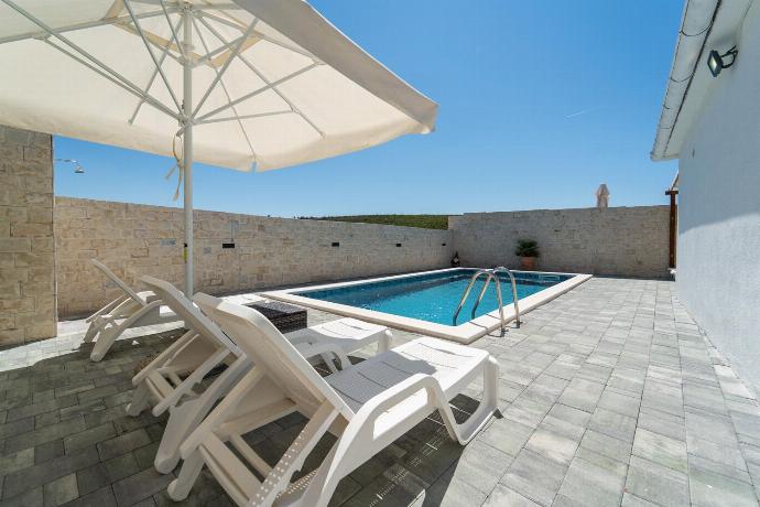  . - Villa Iva . (Photo Gallery) }}