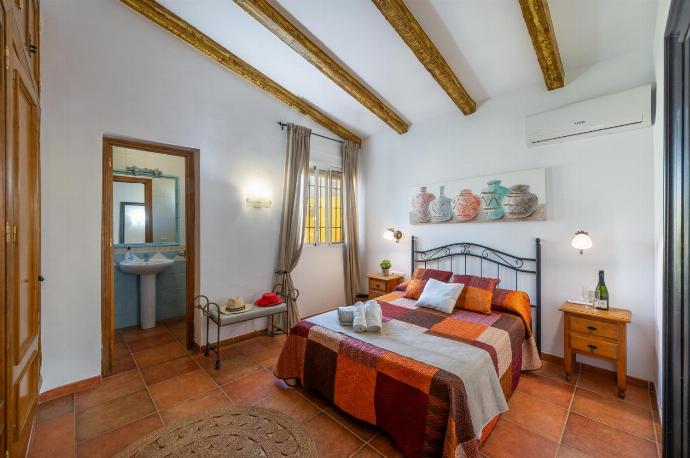  . - Villa Maria Gomez . (Photo Gallery) }}