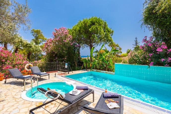  . - Villa Poseidonia . (Photo Gallery) }}