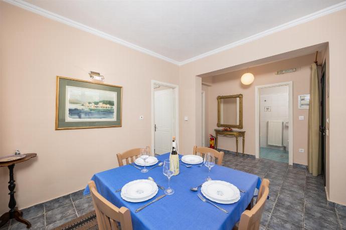 Downstairs apartment: equipped kitchen with dining area . - Villa Penelope Sea View . (Photo Gallery) }}