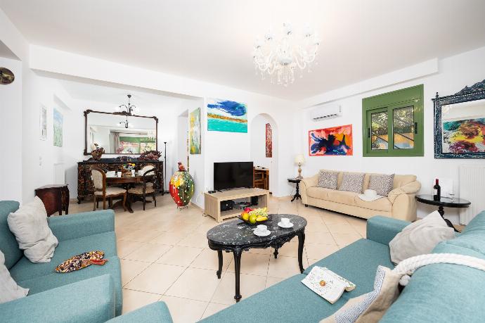 Living room with sofas, dining area, A/C, WiFi internet, and satellite TV . - Villa Atlantis . (Photo Gallery) }}