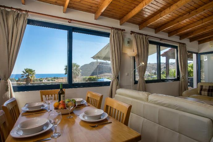  . - Villa Pebble . (Photo Gallery) }}