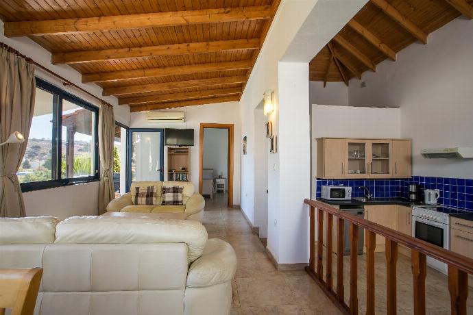  . - Villa Pebble . (Photo Gallery) }}