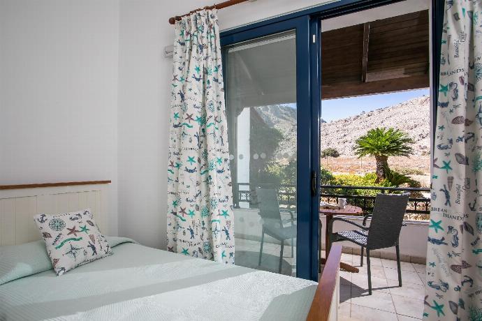  . - Villa Pebble . (Photo Gallery) }}