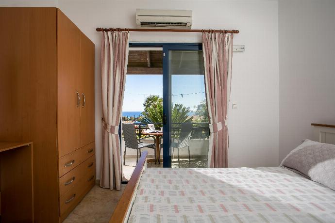 . - Villa Pebble . (Photo Gallery) }}