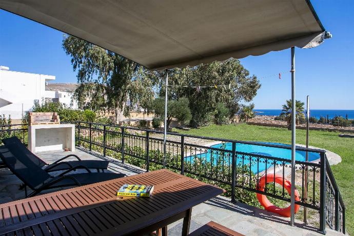  . - Villa Pebble . (Photo Gallery) }}