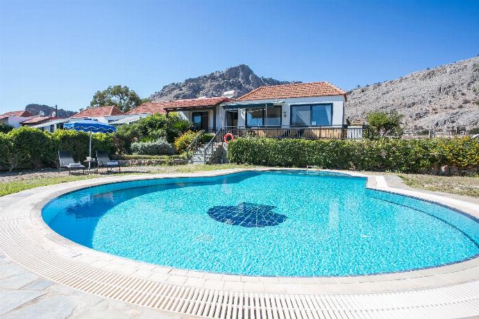  . - Villa Pebble . (Photo Gallery) }}