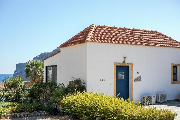 , . - Villa Pebble . (Photo Gallery) }}