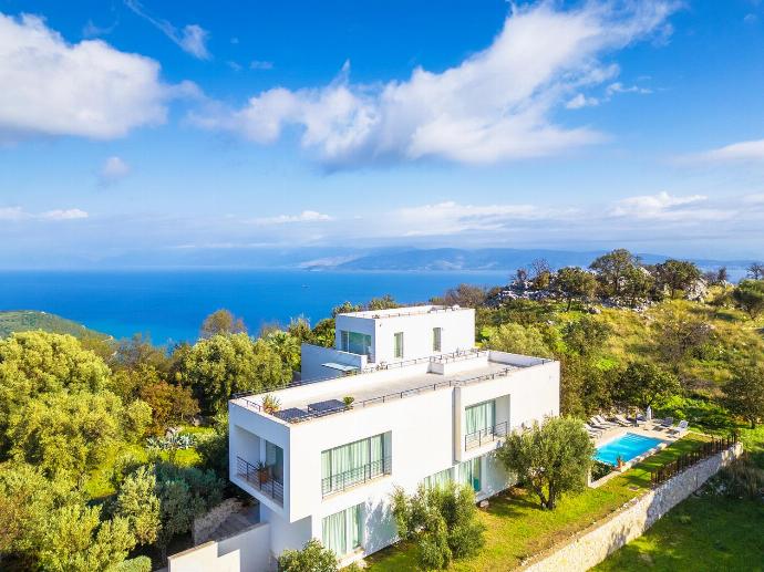 . - Villa Voukithro . (Photo Gallery) }}
