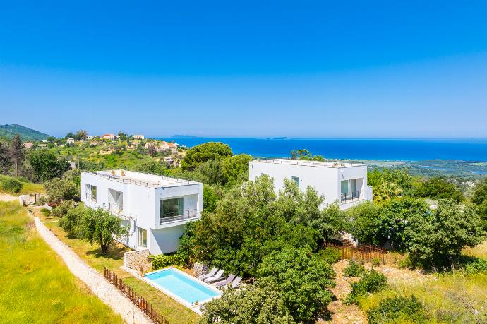Aerial view of villa . - Villa Voukithro . (Fotogalerie) }}