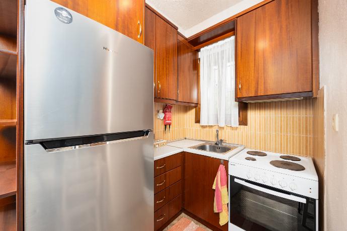 Unit 1: equipped kitchen . - Panorama II Villas . (Photo Gallery) }}