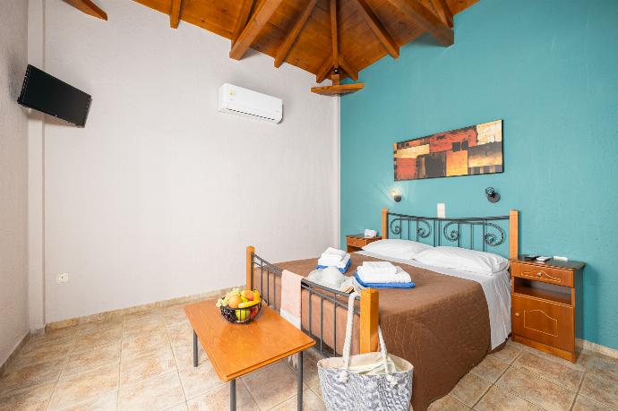 Unit 2: double bedroom with A/C . - Panorama II Villas . (Photo Gallery) }}