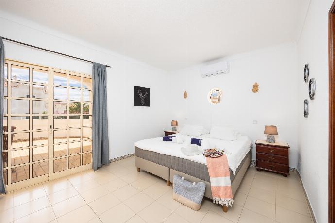 Double bedroom with en suite bathroom and A/C . - Villa Baltin . (Галерея фотографий) }}