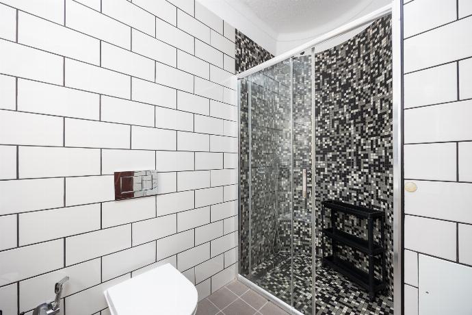 En suite bathroom with shower . - Villa Baltin . (Галерея фотографий) }}
