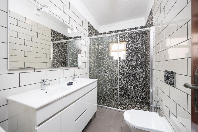 Family bathroom with shower . - Villa Baltin . (Галерея фотографий) }}