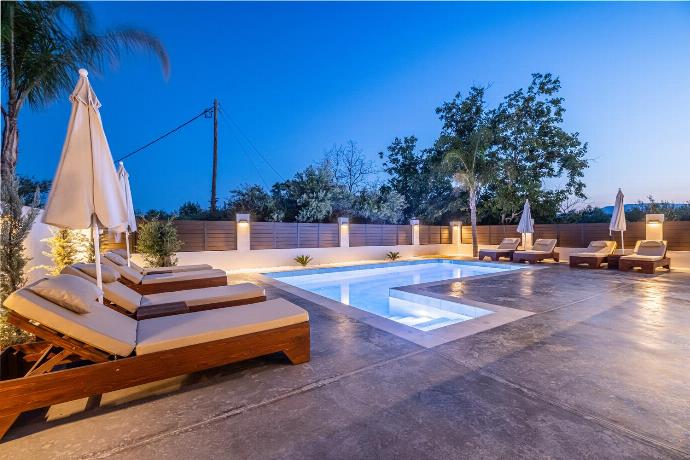  . - Villa Infinity Ena . (Photo Gallery) }}