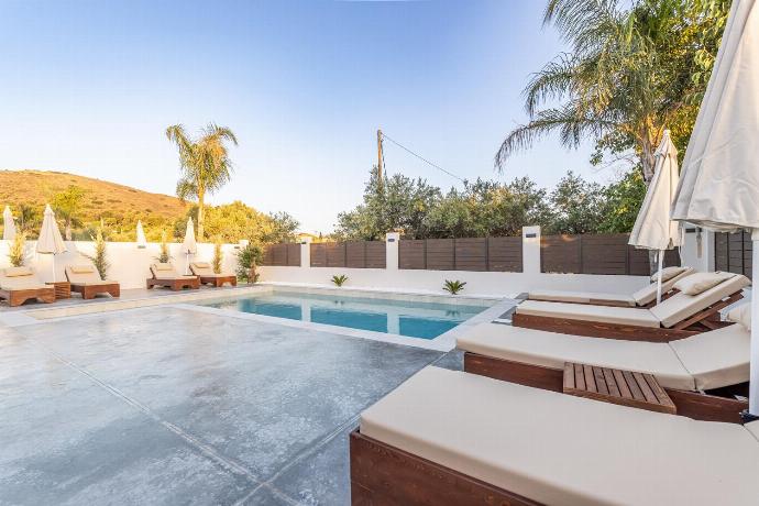  . - Villa Infinity Ena . (Photo Gallery) }}