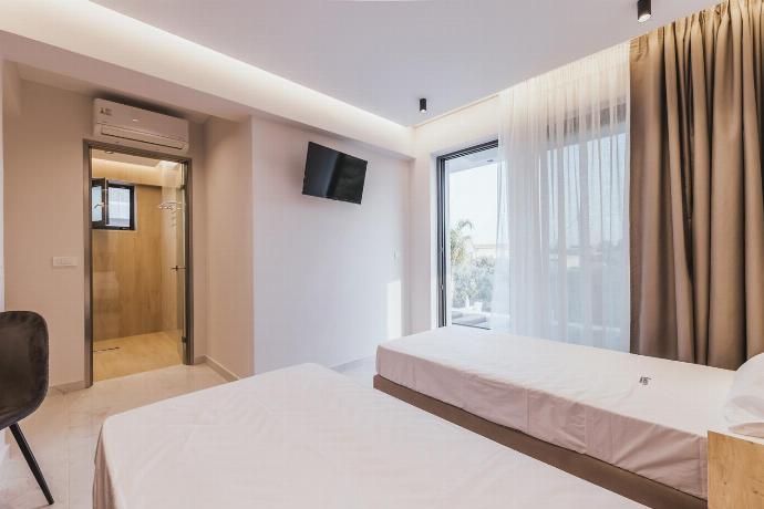  . - Villa Infinity Ena . (Photo Gallery) }}