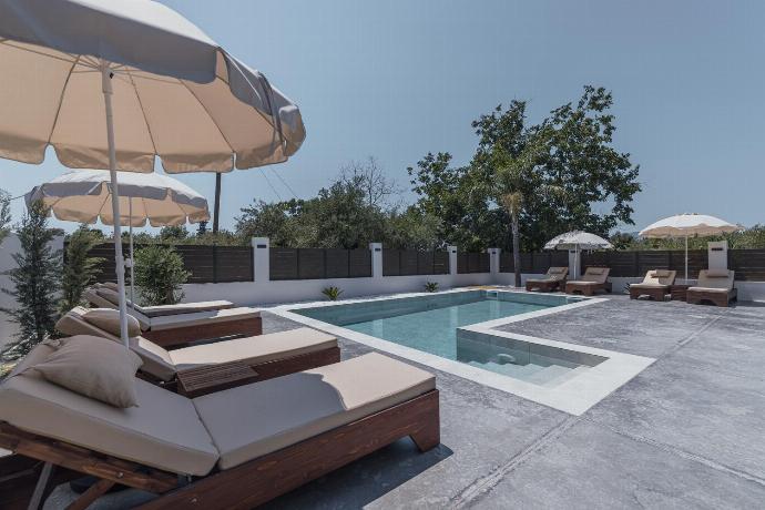  . - Villa Infinity Ena . (Photo Gallery) }}