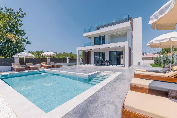  . - Villa Infinity Ena . (Photo Gallery) }}