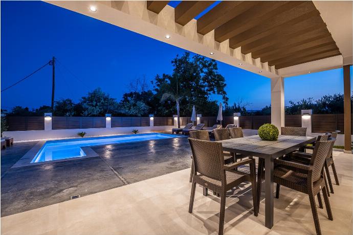 . - Villa Infinity Theo . (Photo Gallery) }}