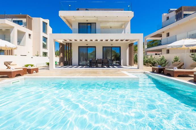Beautiful villa with private pool and terrace . - Villa Infinity Theo . (Photo Gallery) }}