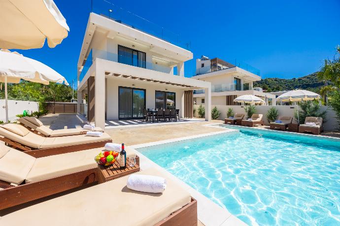 Beautiful villa with private pool and terrace . - Villa Infinity Theo . (Photo Gallery) }}