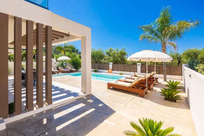 Beautiful villa with private pool and terrace . - Villa Infinity Theo . (Photo Gallery) }}