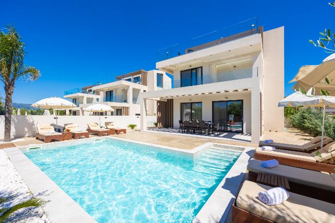 Beautiful villa with private pool and terrace . - Villa Infinity Theo . (Photo Gallery) }}