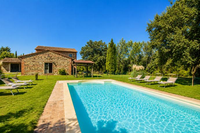 Beautiful villa with private pool, terrace, and garden . - Casale del Conte . (Galería de imágenes) }}