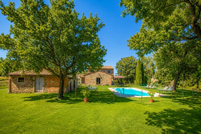 Beautiful villa with private pool, terrace, and garden . - Casale del Conte . (Galería de imágenes) }}