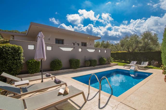  . - Villa Vatia 1 . (Photo Gallery) }}