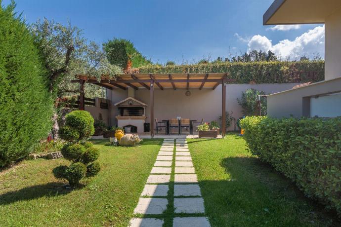  . - Villa Vatia 1 . (Photo Gallery) }}
